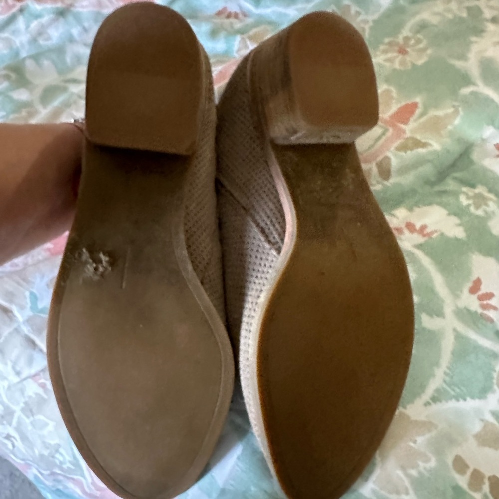 Cute booties - Picture 3 of 3